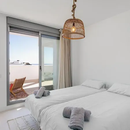 Penthouse 'Mi Manera' 4 Bdrs, 245M Terrace Apartment